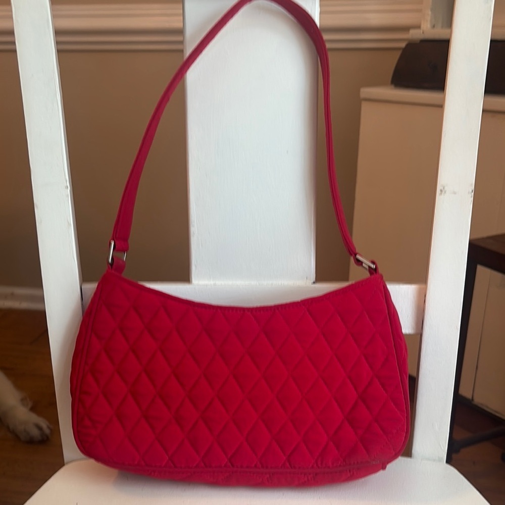 Stylish Vera Bradley Red Quilted Shoulder Bag.  Beautiful purse.  Perfect size!